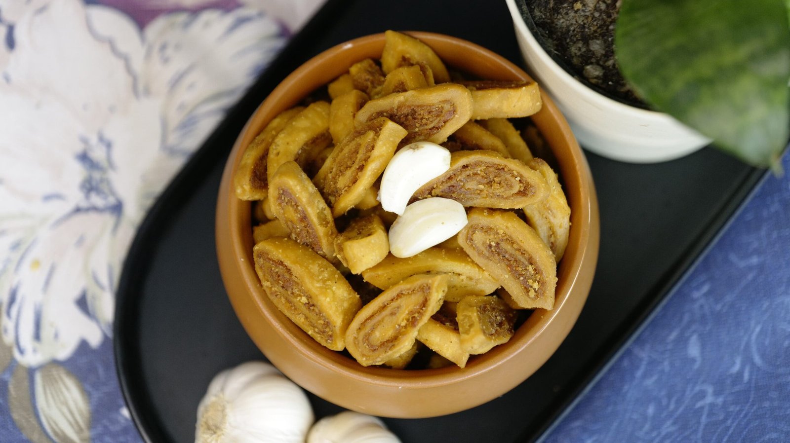 Garlic Bhakarwadi
